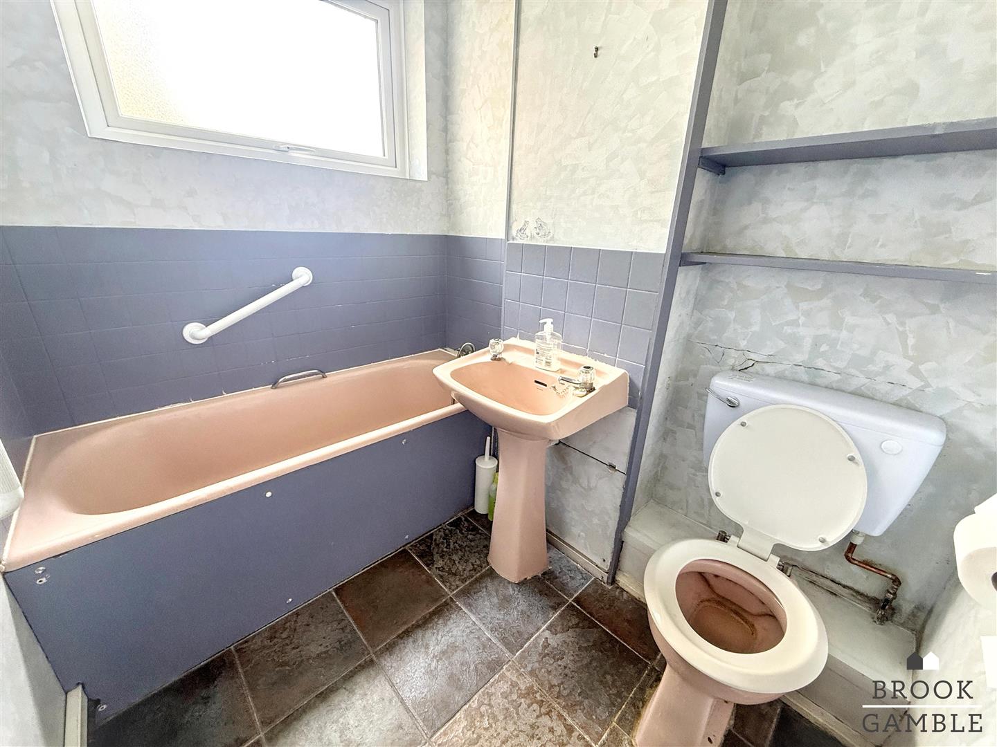 1 Bedroom Apartment. Arundel Road in Eastbourne,  11